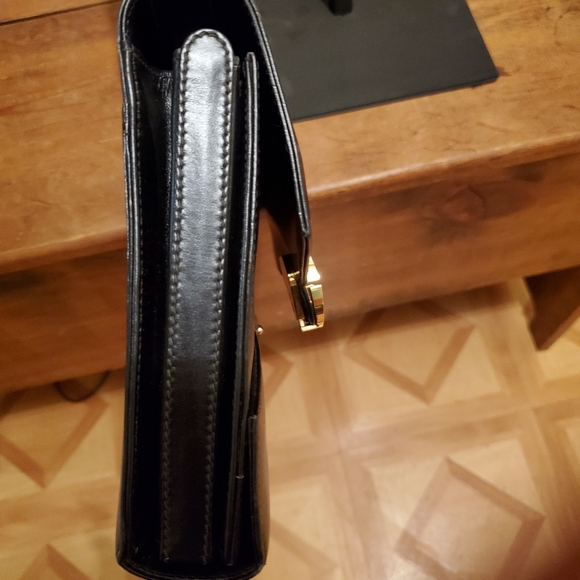 1960s Black Leather Gucci Shoulderbag/Clutch. Brass Hardware. - Picture 4 of 16